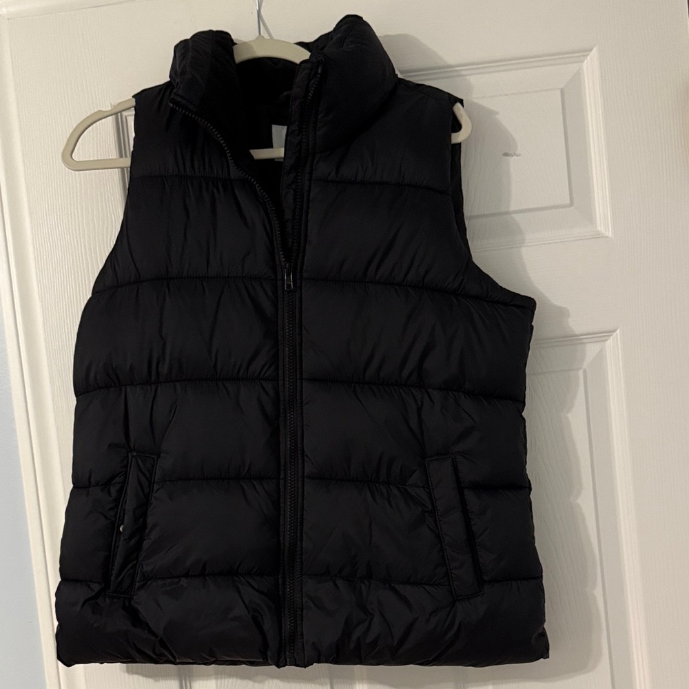 Old Navy Black Puffer Vest